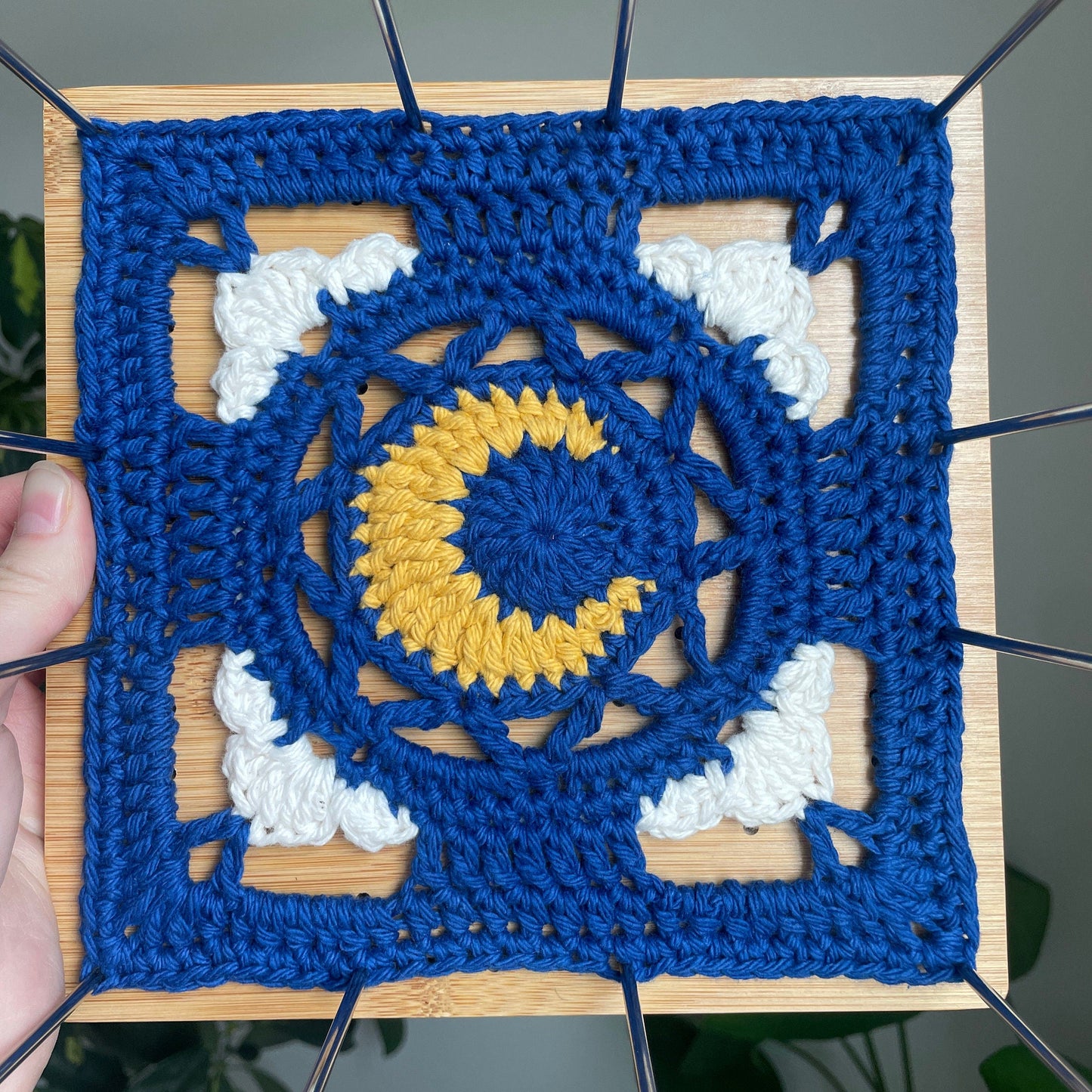 Cloudy Night granny square pattern